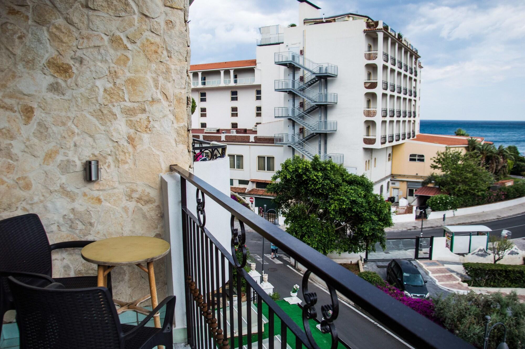 Hotel & Apartments Villa Linda Giardini Naxos Bagian luar foto