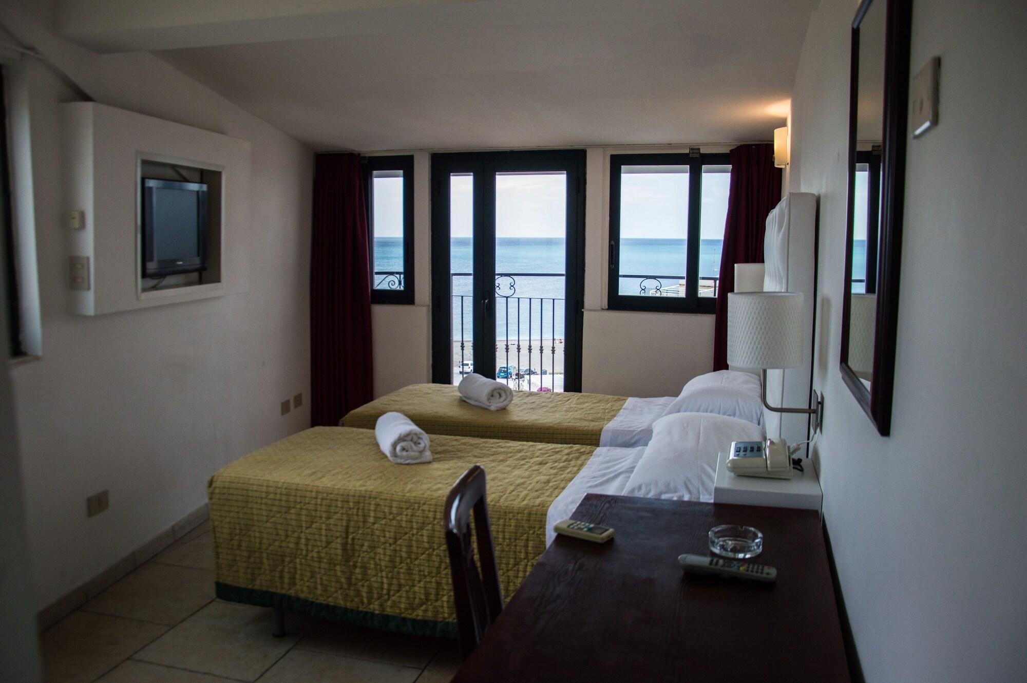 Hotel & Apartments Villa Linda Giardini Naxos Bagian luar foto