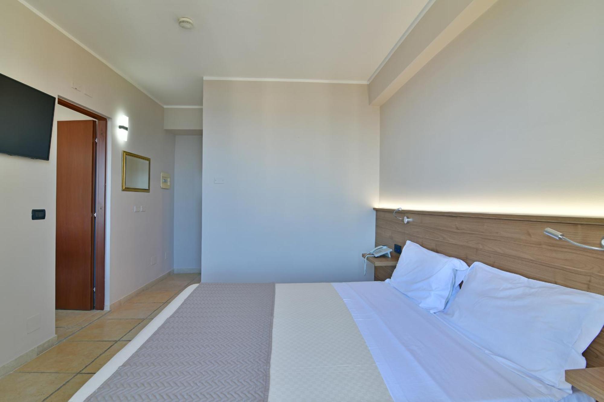 Hotel & Apartments Villa Linda Giardini Naxos Bagian luar foto