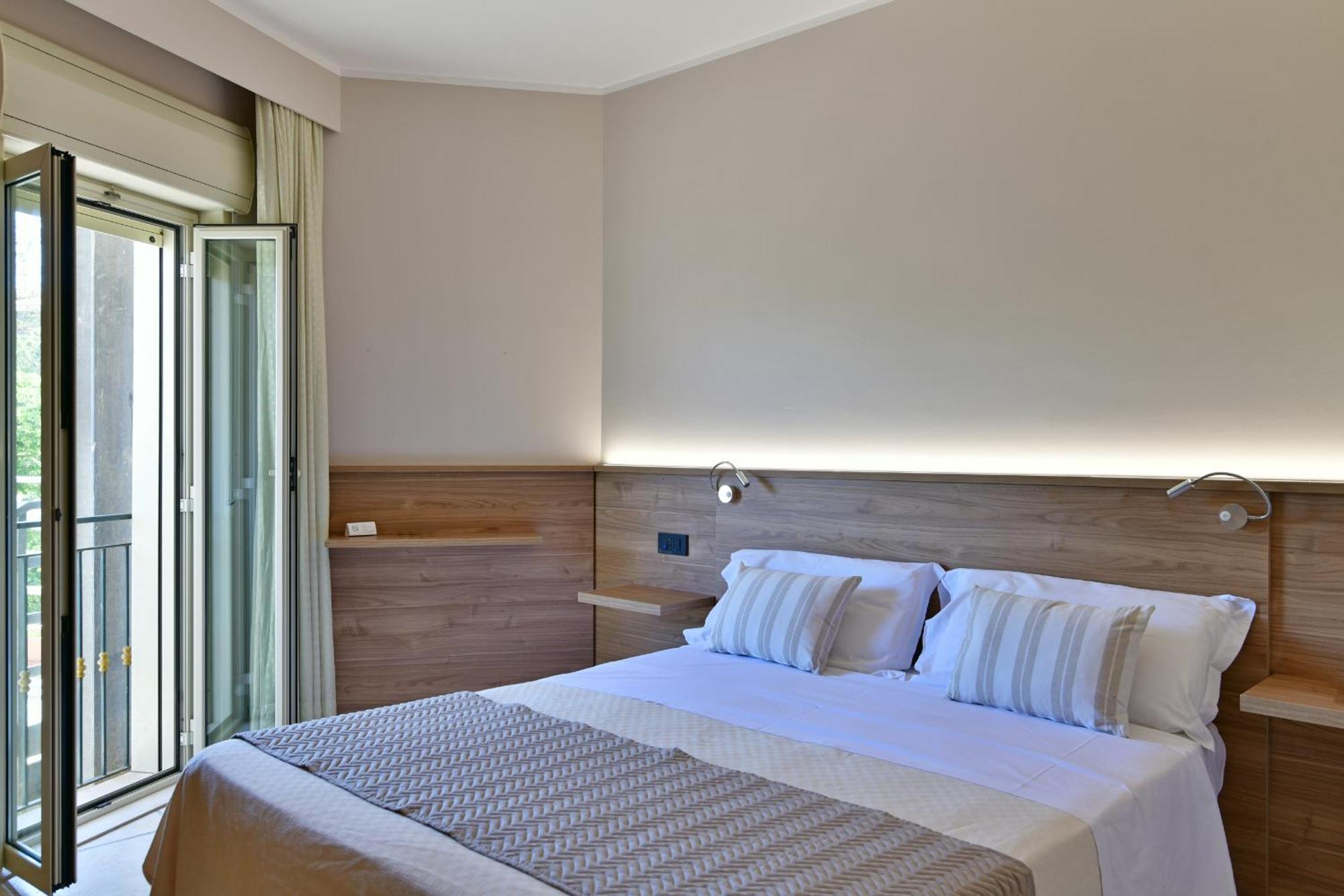 Hotel & Apartments Villa Linda Giardini Naxos Bagian luar foto