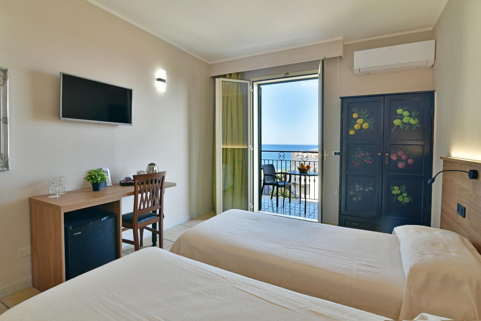 Hotel & Apartments Villa Linda Giardini Naxos Bagian luar foto