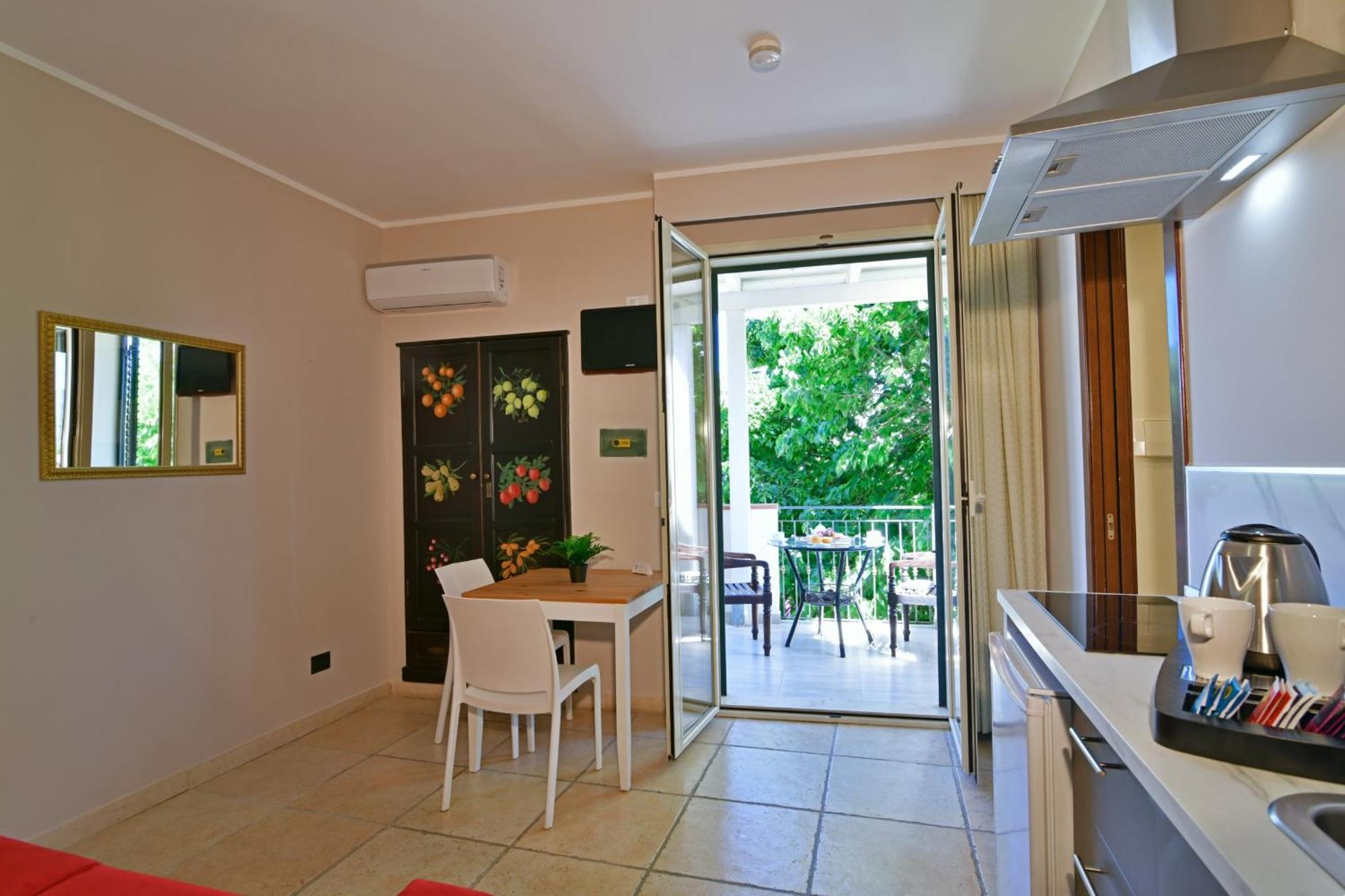 Hotel & Apartments Villa Linda Giardini Naxos Bagian luar foto