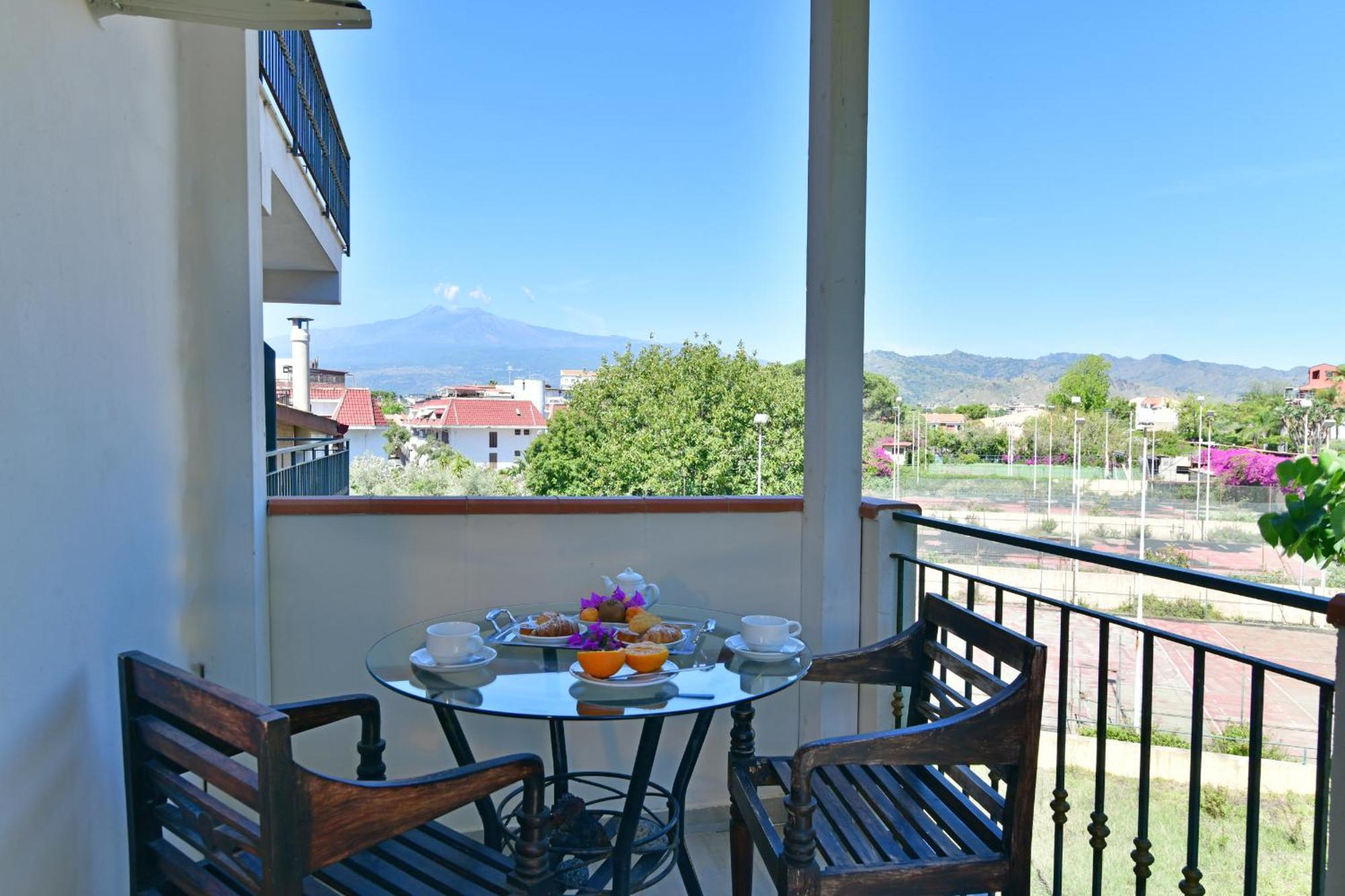 Hotel & Apartments Villa Linda Giardini Naxos Bagian luar foto