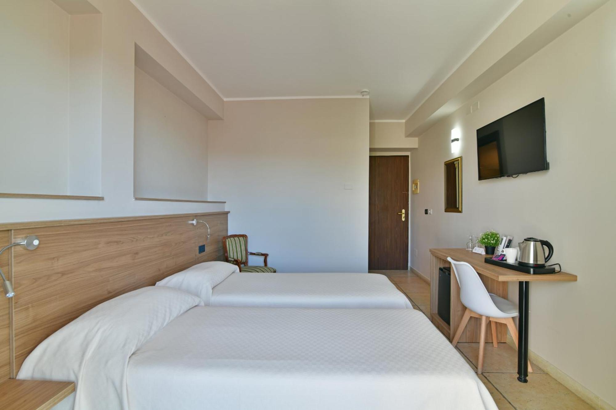 Hotel & Apartments Villa Linda Giardini Naxos Bagian luar foto