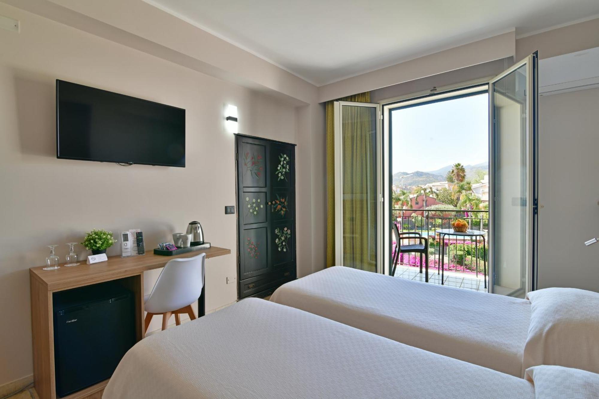 Hotel & Apartments Villa Linda Giardini Naxos Bagian luar foto
