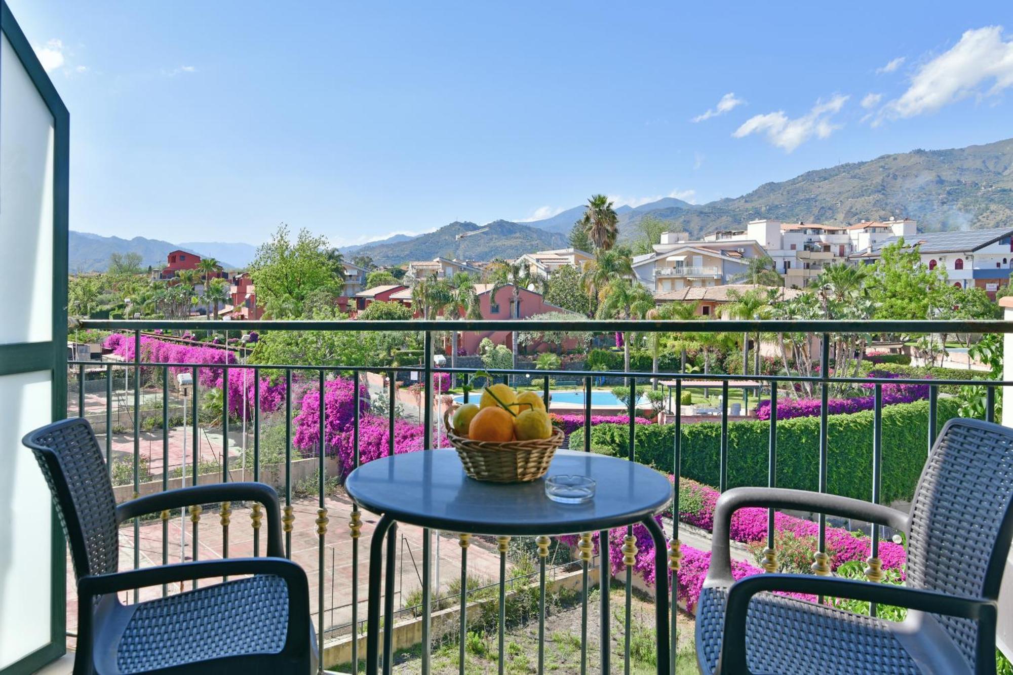 Hotel & Apartments Villa Linda Giardini Naxos Bagian luar foto