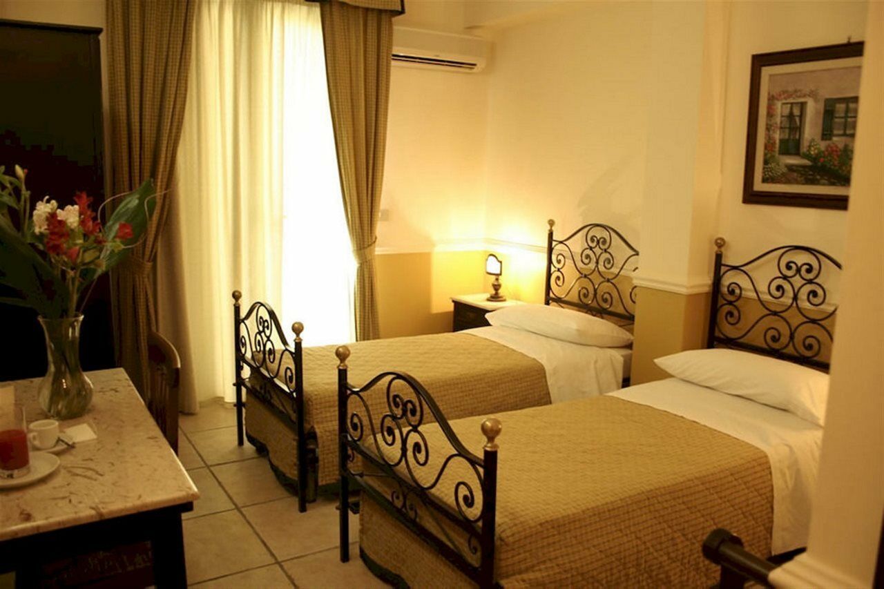 Hotel & Apartments Villa Linda Giardini Naxos Ruang foto
